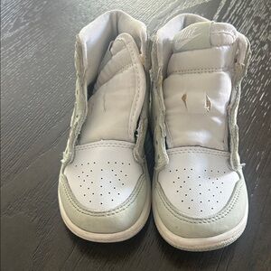 Nike size 8 toddler